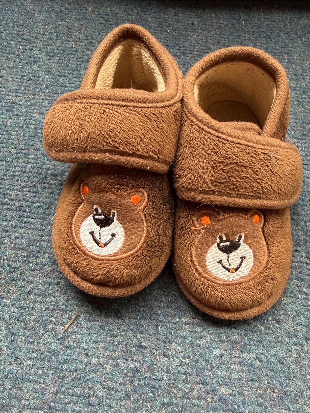 Size 5 boy shoes - Picture 3 of 4